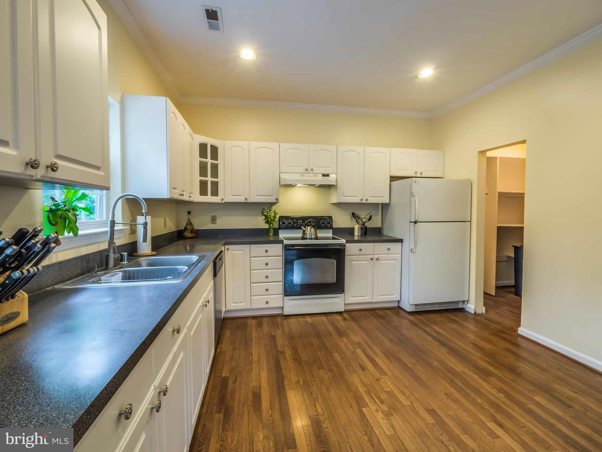 1402 Howard Road Annapolis, MD 21403 - Photo 7 of 29 Kitchen