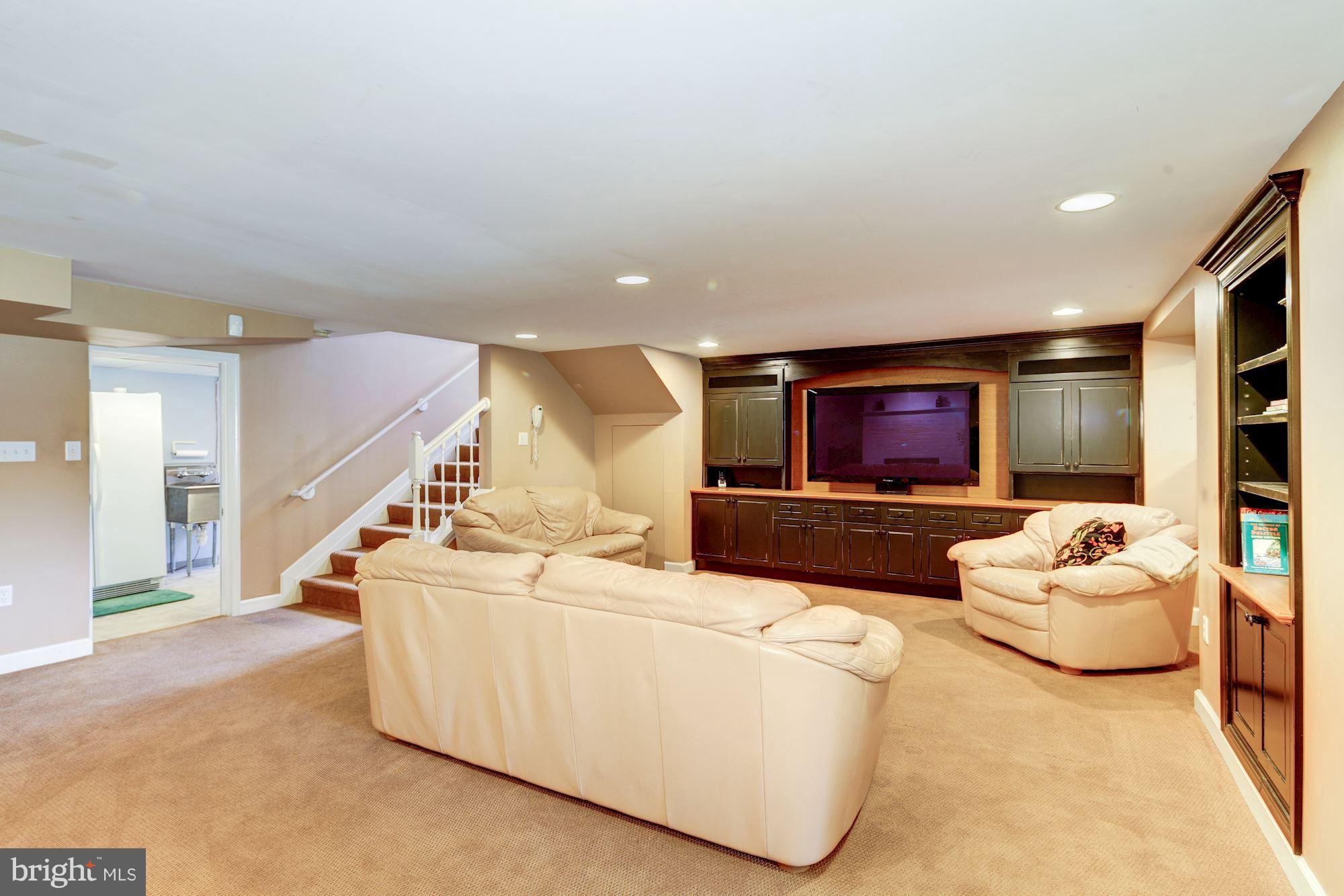 1210 Buckingham Road Arnold, MD 21012 - Photo 22 of 29 Family Room