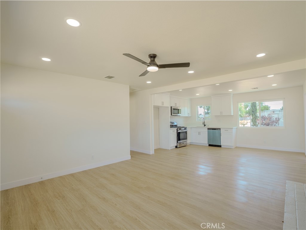 21865 Fox Apple Valley, CA 92307 - Photo 7 of 27