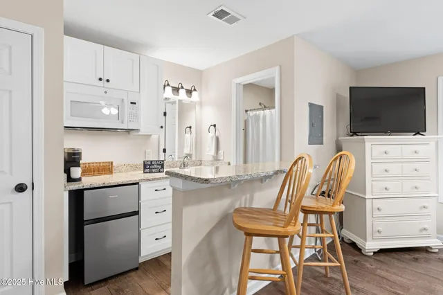 $319,900 | 3350 Club Villas Drive, Unit 2104, Southport, NC 28461