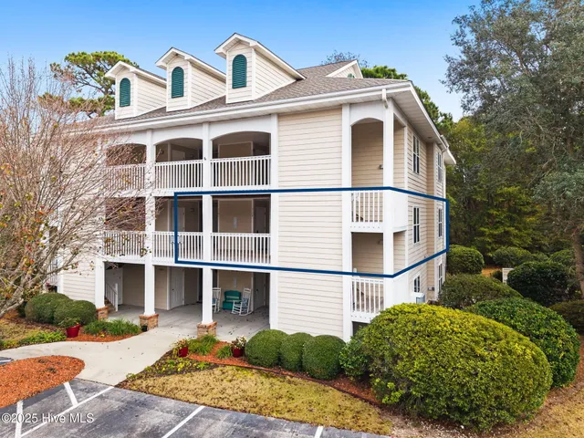 $319,900 | 3350 Club Villas Drive, Unit 2104, Southport, NC 28461