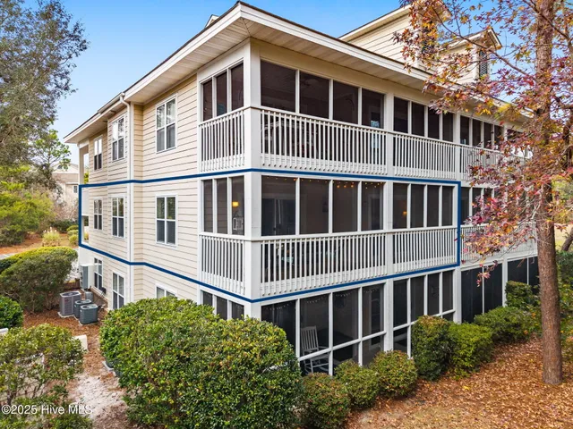 $319,900 | 3350 Club Villas Drive, Unit 2104, Southport, NC 28461