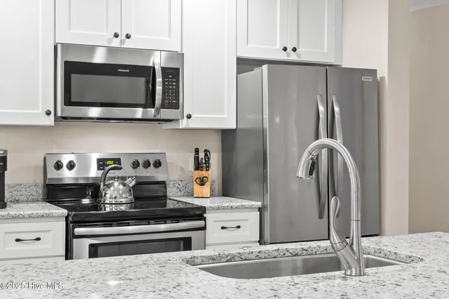 $319,900 | 3350 Club Villas Drive, Unit 2104, Southport, NC 28461