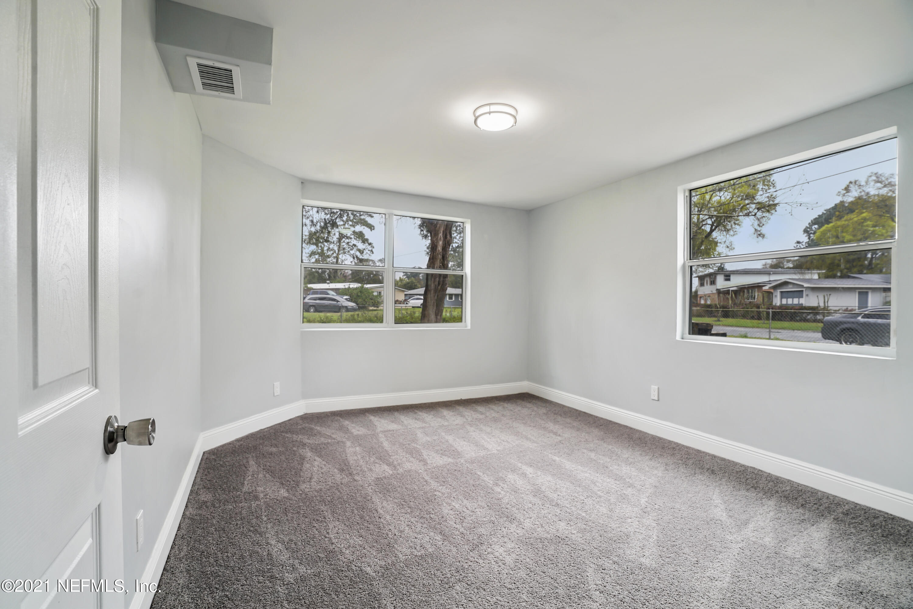 4175 Spring Glen Road Jacksonville, FL 32207 - Photo 15 of 25 an empty room with windows and closet
