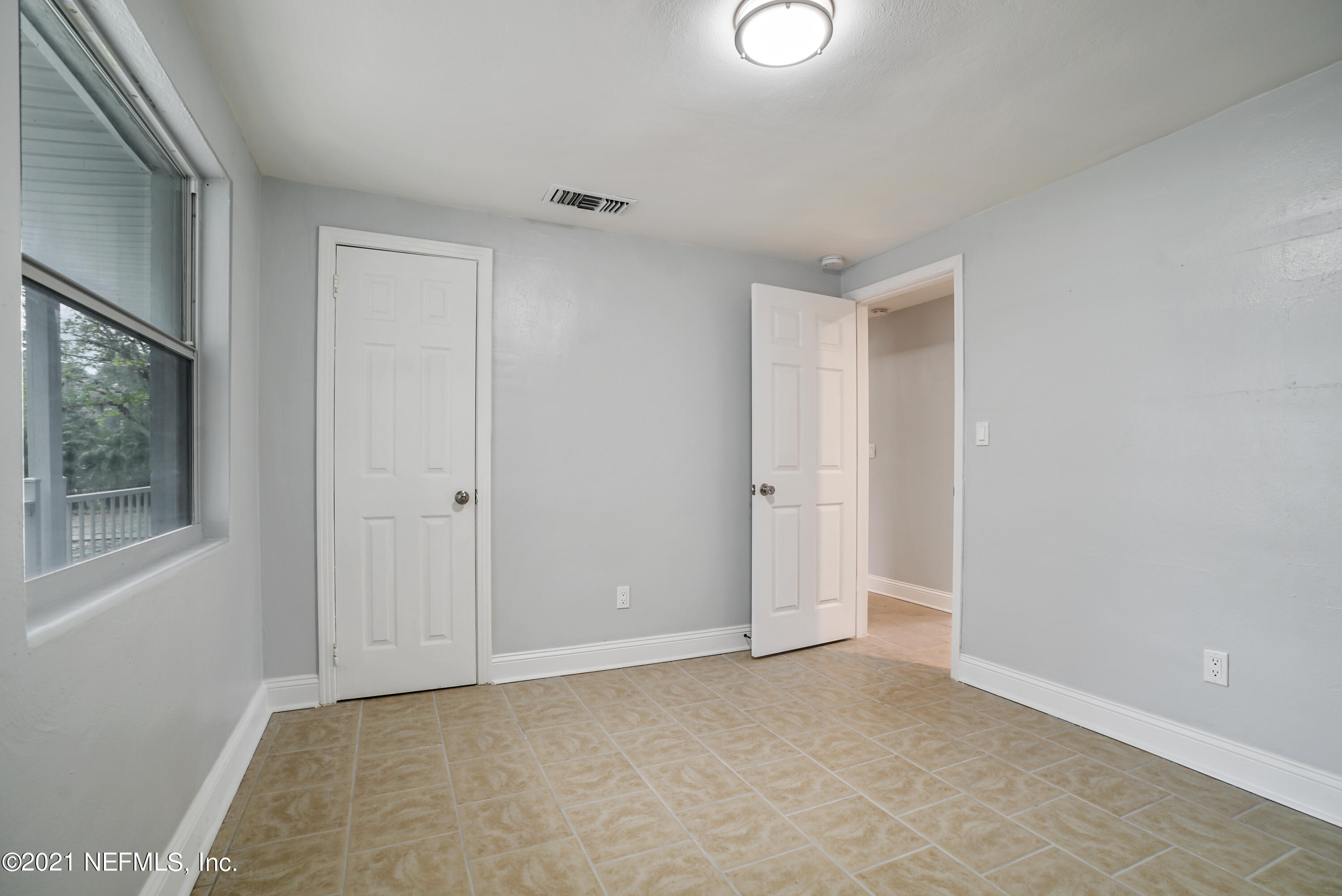 4175 Spring Glen Road Jacksonville, FL 32207 - Photo 18 of 25 a view of an empty room