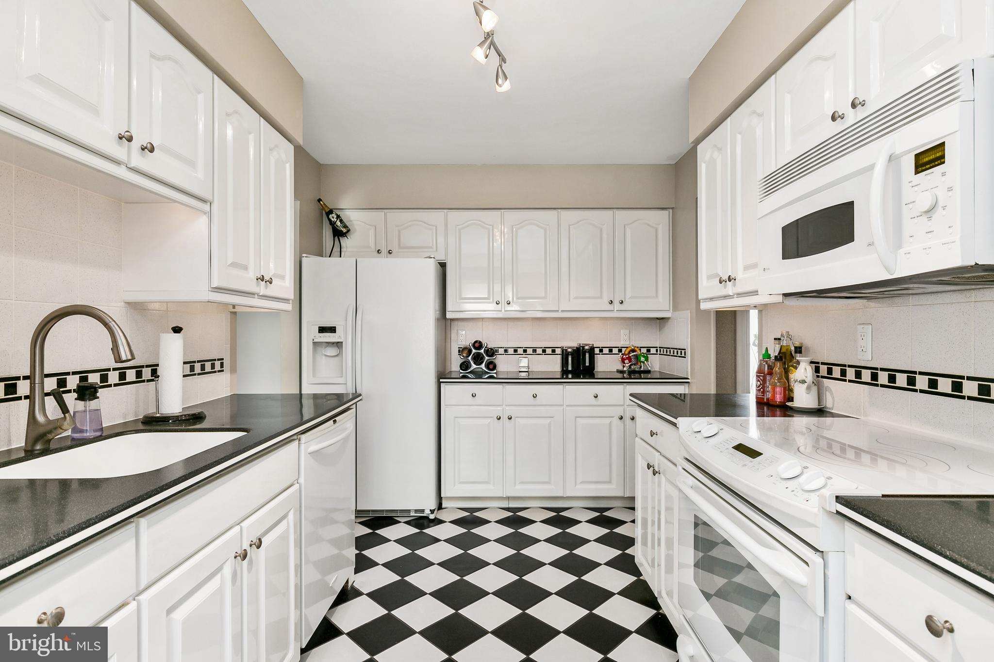 102 Parry Road Cinnaminson, NJ 08077 - Photo 11 of 29 Eat-In Kitchen