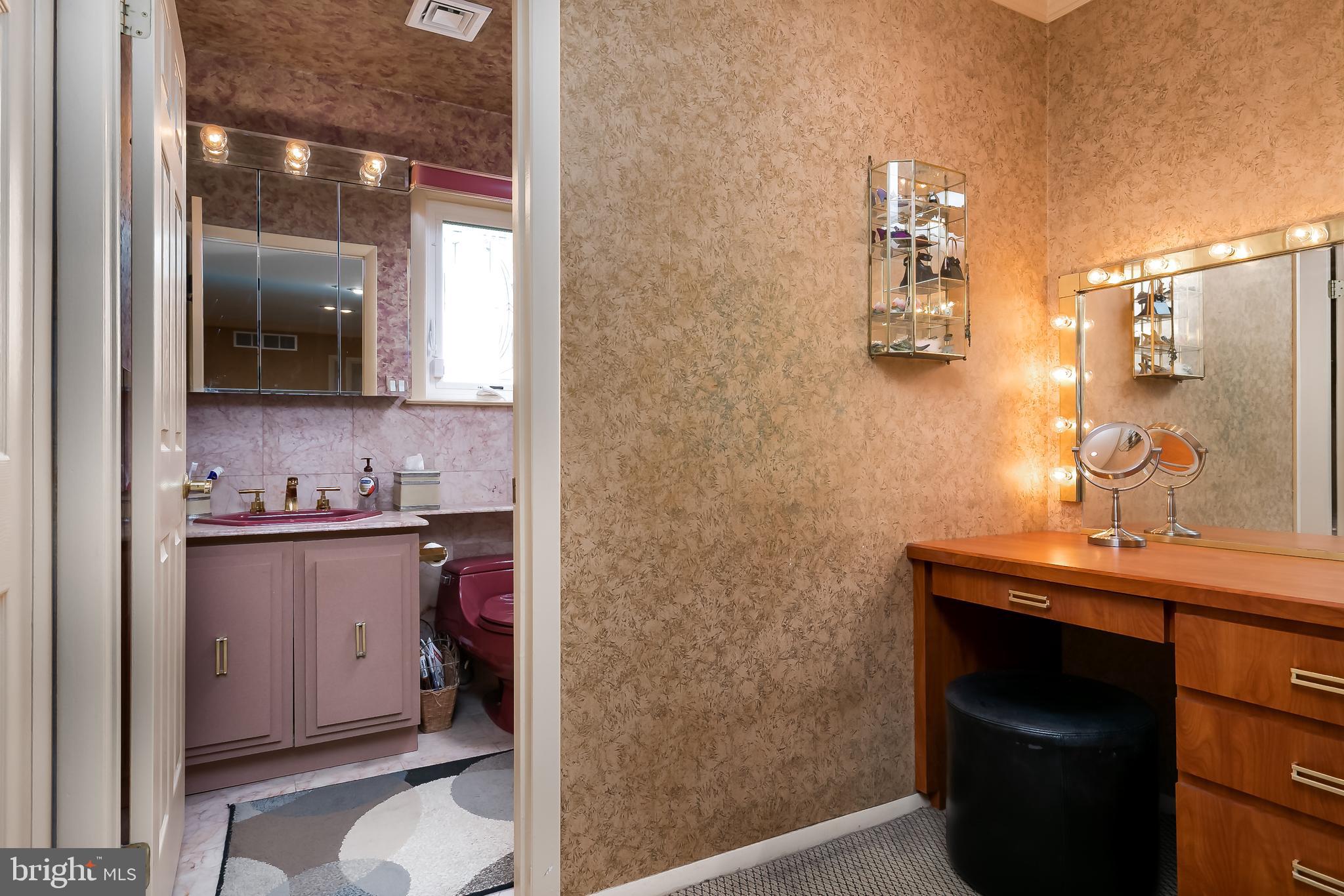 102 Parry Road Cinnaminson, NJ 08077 - Photo 20 of 29 Master Bedroom Vanity Area
