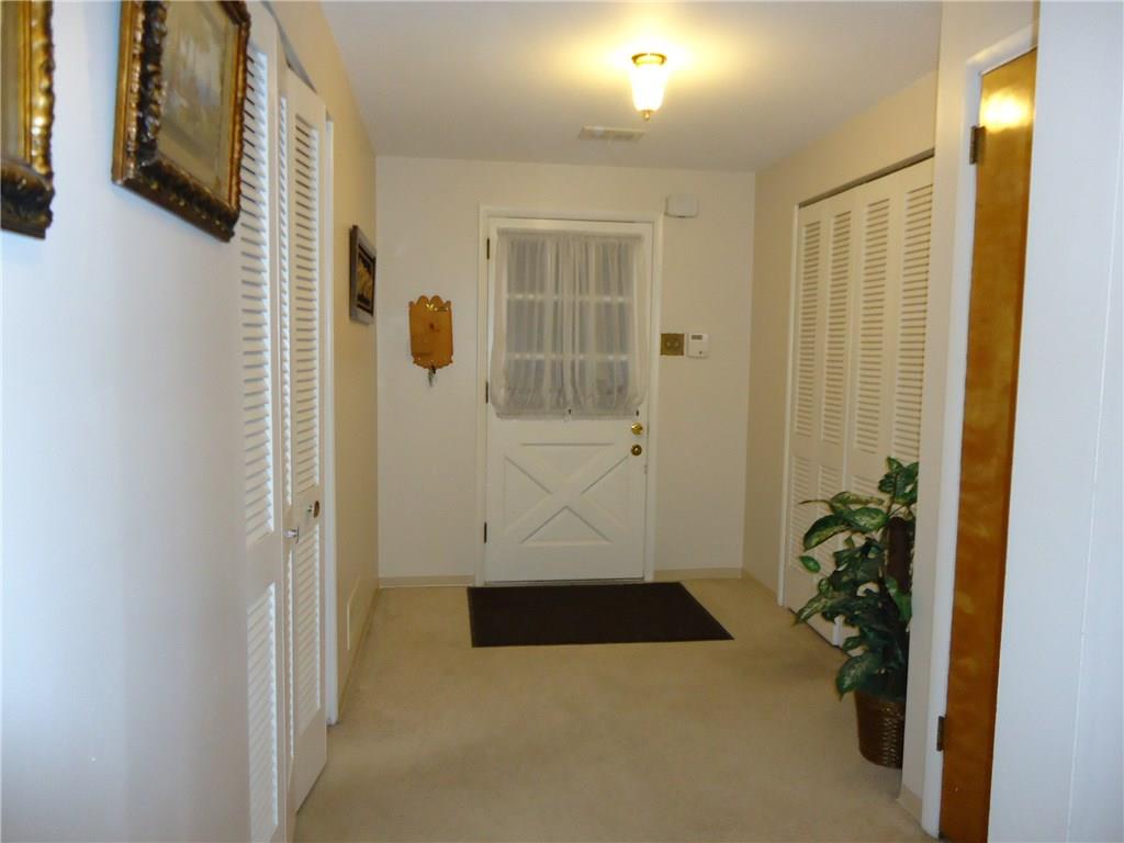 179 Parkedge Road Green Tree, PA 15220 - Photo 2 of 25 Entry