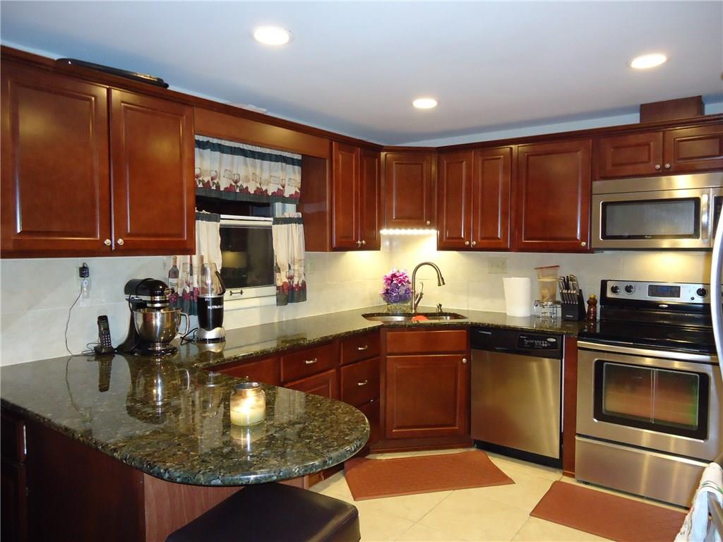 179 Parkedge Road Green Tree, PA 15220 - Photo 12 of 25 Kitchen