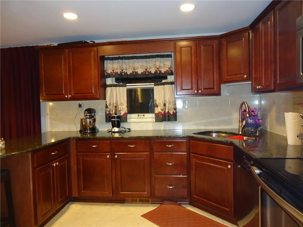 179 Parkedge Road Green Tree, PA 15220 - Photo 9 of 25 Kitchen