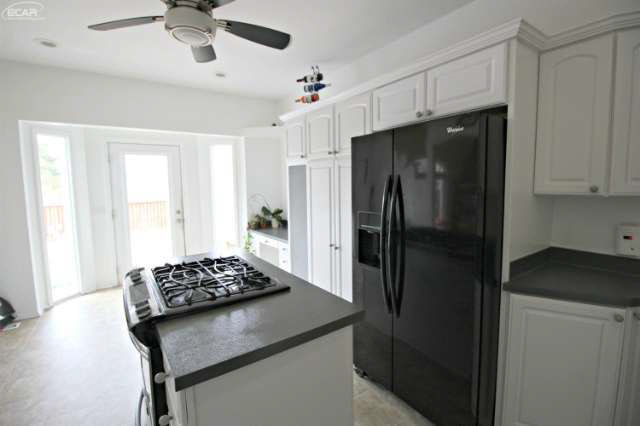 6269 North McKinley Road Flushing, MI 48433 - Photo 7 of 17 21113772-6.JPG