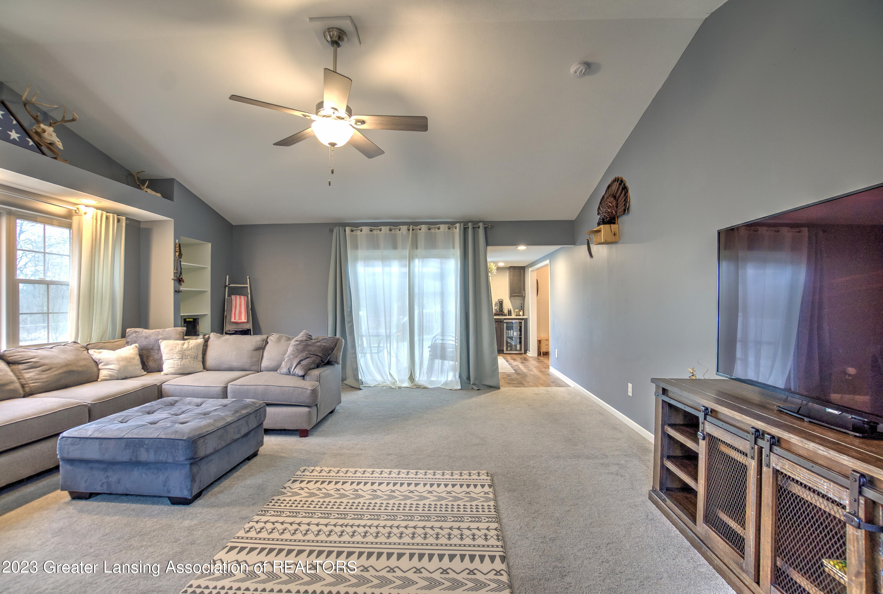 1165 North Michigan Road Eaton Rapids, MI 48827 - Photo 22 of 33 Family room