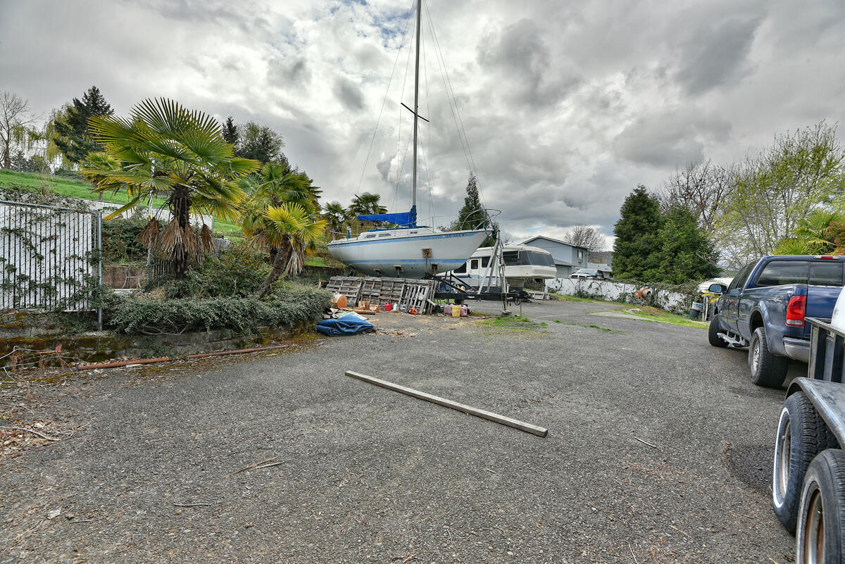 1331 Vawter Road Medford, OR 97501 - Photo 30 of 43 DSC_8774