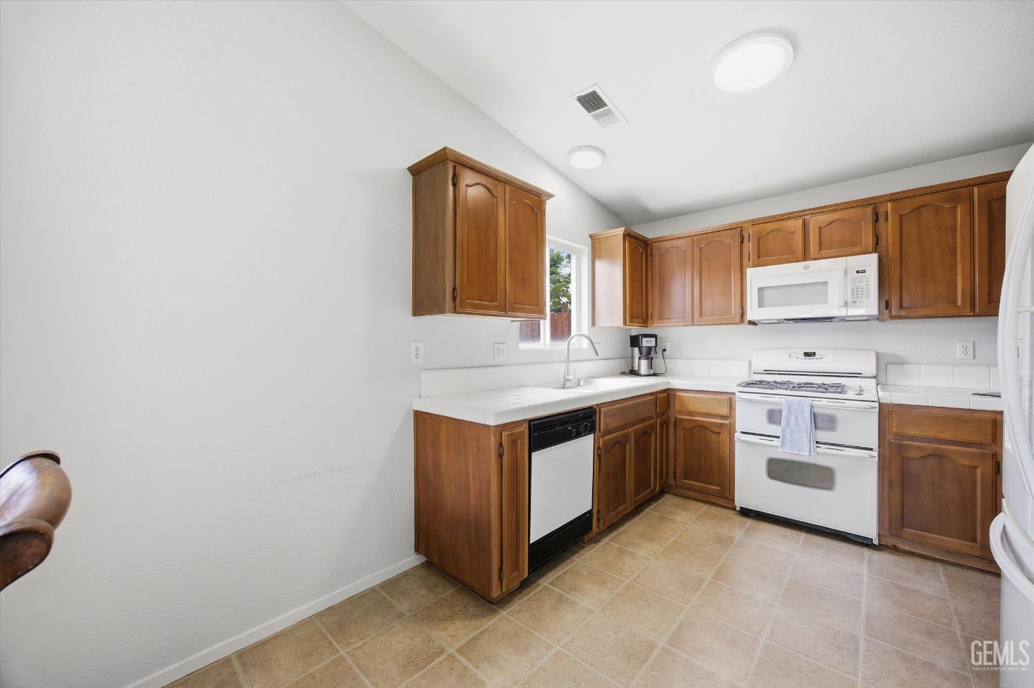 Undisclosed Address Bakersfield, CA 93313 - Photo 12 of 32