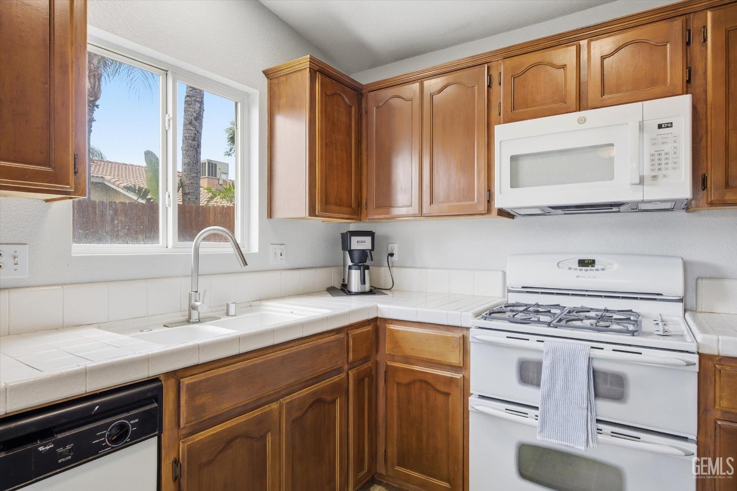 Undisclosed Address Bakersfield, CA 93313 - Photo 14 of 32