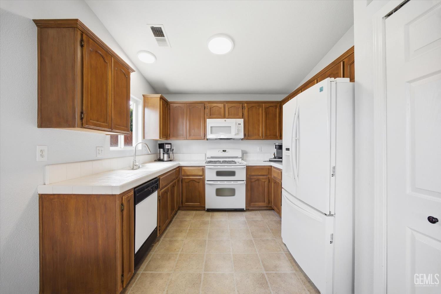 Undisclosed Address Bakersfield, CA 93313 - Photo 16 of 32