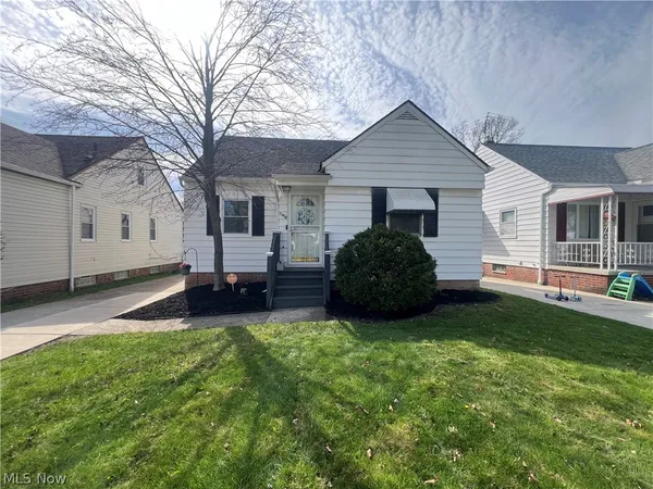 $159,900 | 5408 Oakwood Avenue, Maple Heights, OH 44137