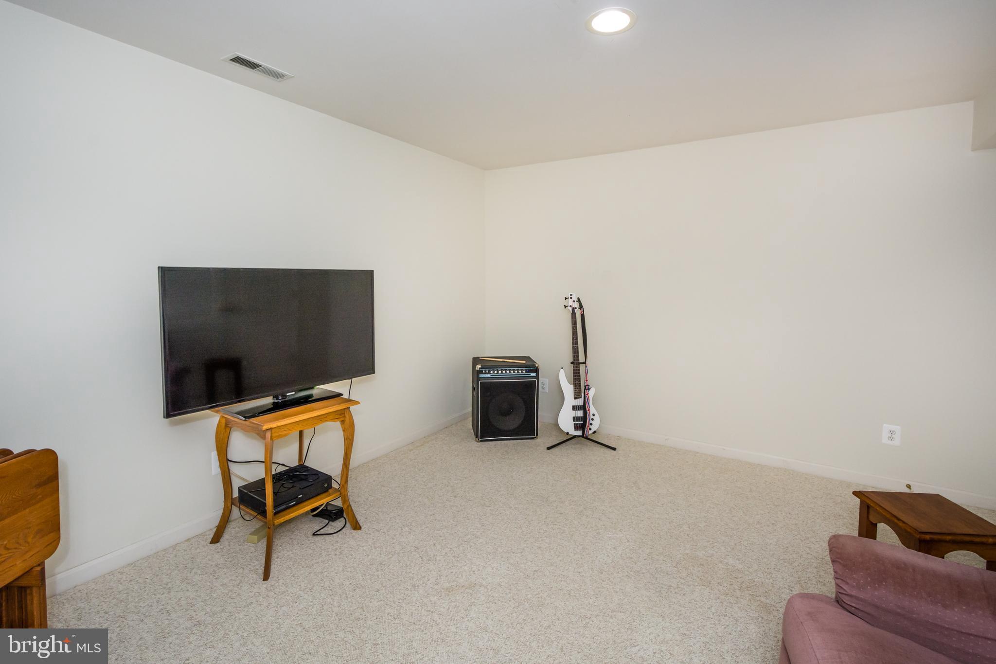 8100 Alan Tree Road Baltimore, MD 21237 - Photo 42 of 70 Office or additional bedroom.