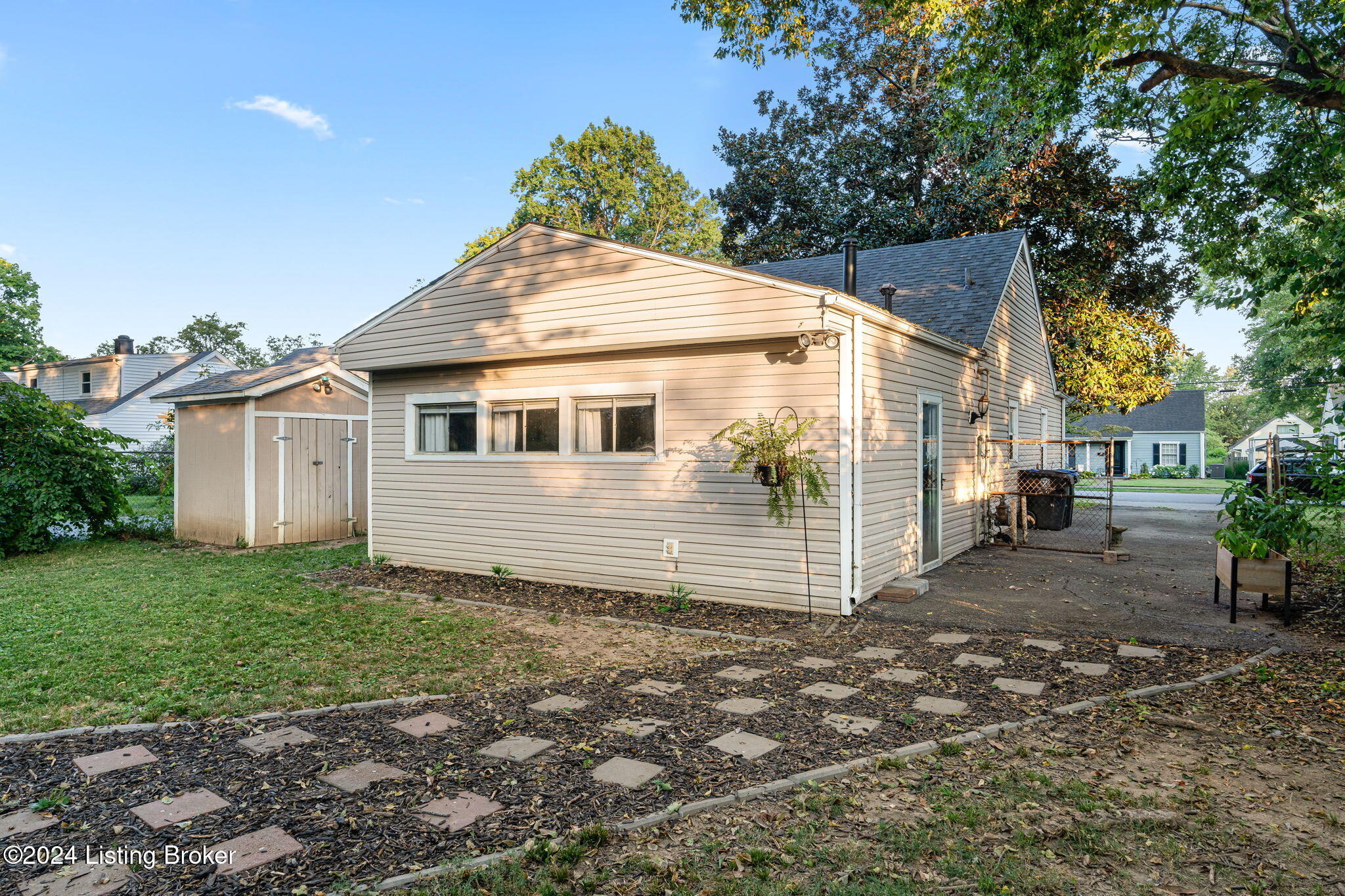 2605 Alanmede Road Louisville, KY 40205 - Photo 24 of 30 Exterior View with Walkway to Patio