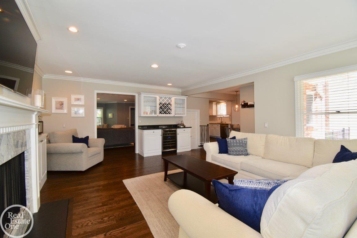 273 Merriweather Road Grosse Pointe, MI 48236 - Photo 12 of 34 31385673-11.JPG