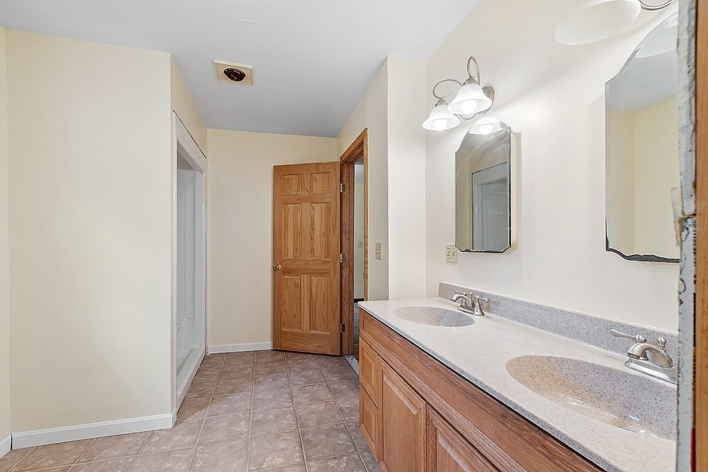 24 Moore Street Chelmsford, MA 01824 - Photo 14 of 42