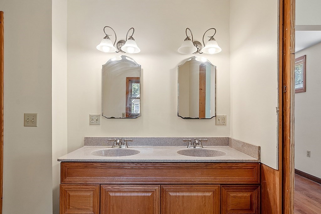 24 Moore Street Chelmsford, MA 01824 - Photo 15 of 42