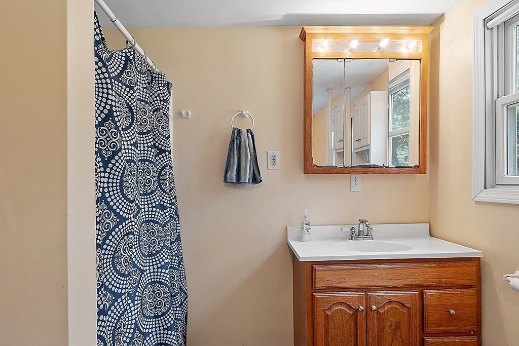 24 Moore Street Chelmsford, MA 01824 - Photo 18 of 42