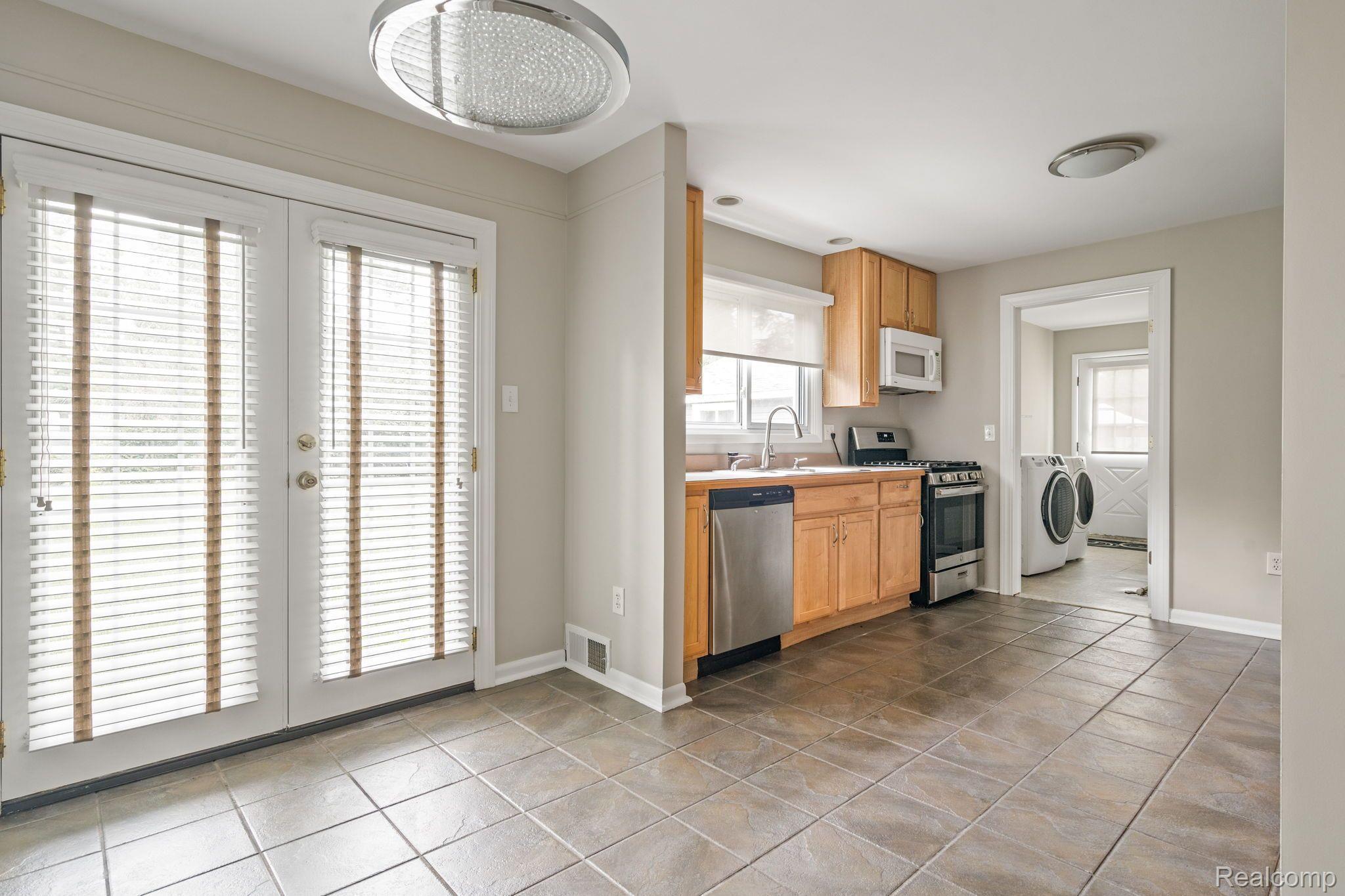6368 Hermana Road West Bloomfield, MI 48324 - Photo 11 of 27 Gallery Image 11