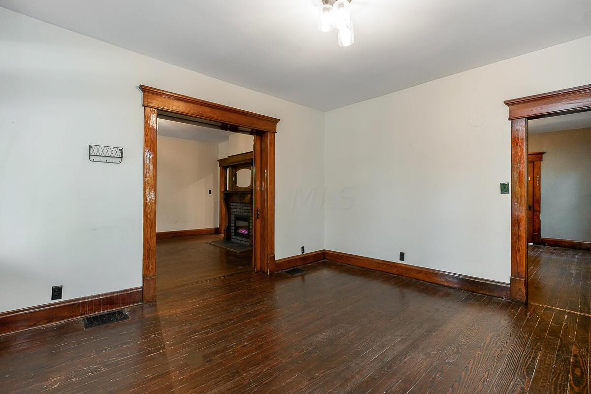 107 Price Road Columbus, OH 43230 - Photo 4 of 36 Pocket doors
