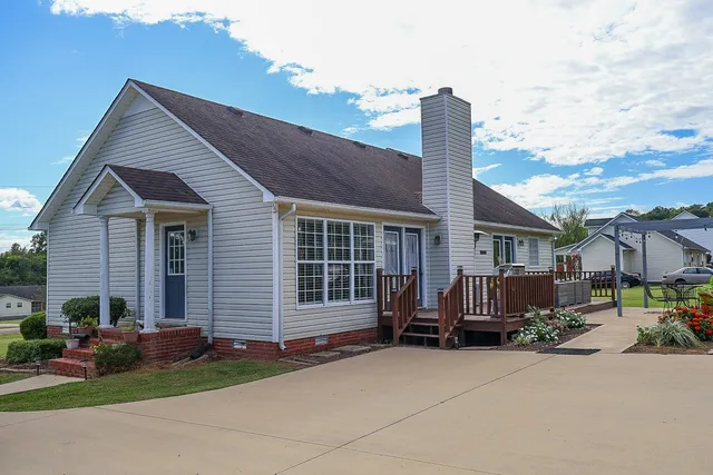 a view of a house with a yard and plants