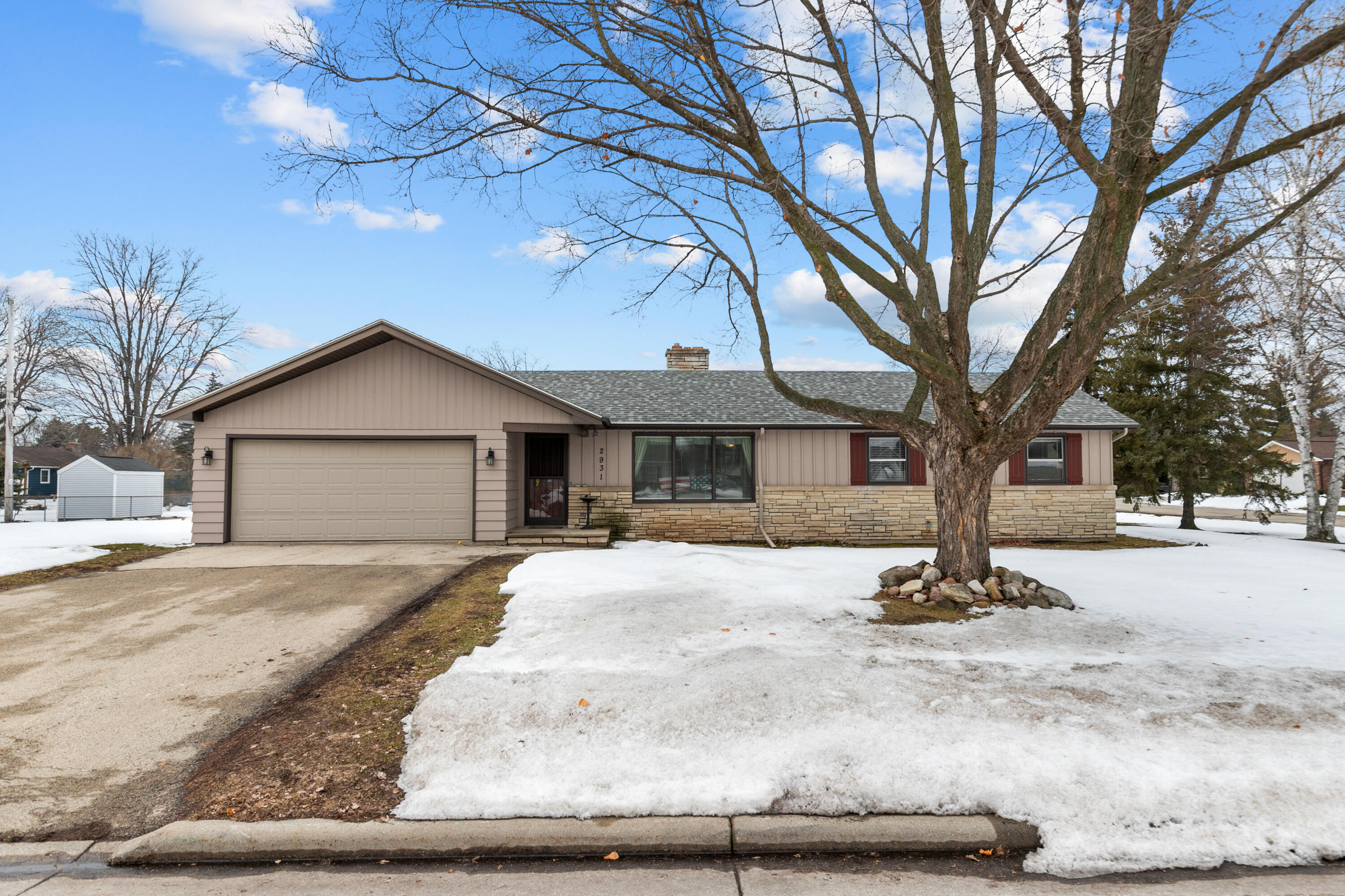 2931 North Bluemound Dr  