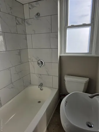$2,100 | 18 Davis Street, Poughkeepsie, NY 12601
