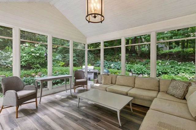 $2,825,000 | 20715 Linwood Road, Deephaven, MN 55331