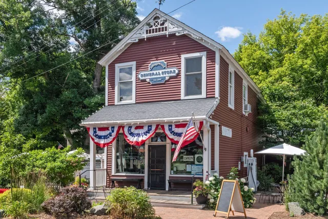 $2,825,000 | 20715 Linwood Road, Deephaven, MN 55331