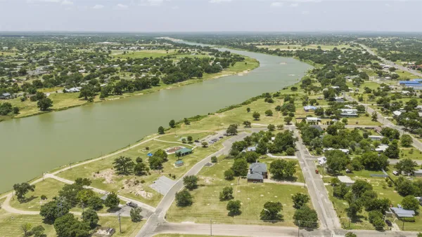 $959,000 | 300 West Tarrant Street, Llano, TX 78643