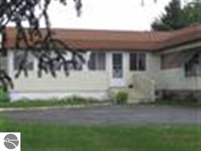 606 South School Road Sterling, MI 48659 - Photo 2 of 6 1750868-1.JPG