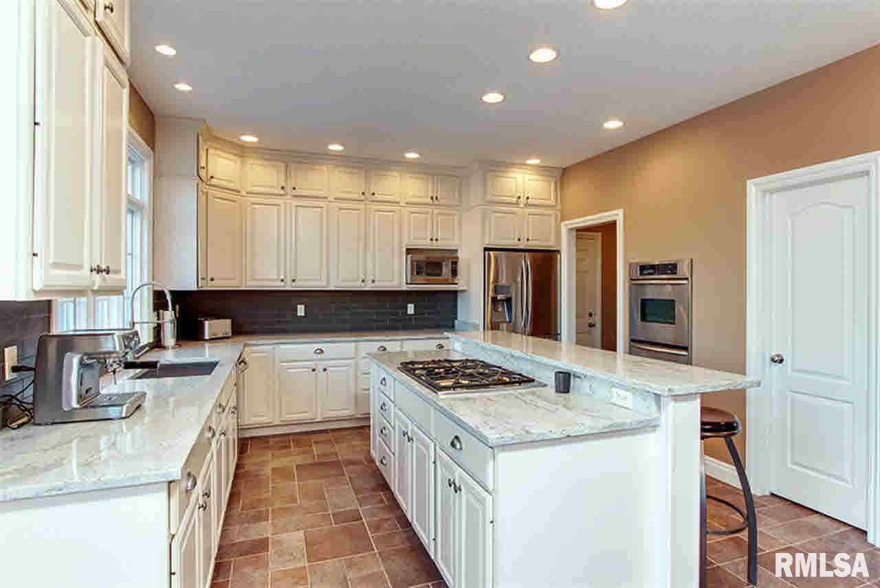 6659 Eagle Ridge Road Bettendorf, IA 52722 - Photo 7 of 24 Gallery Image 7
