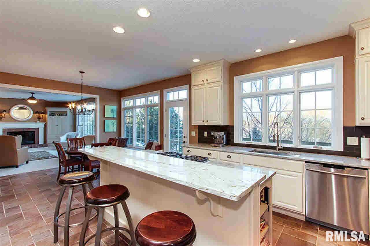 6659 Eagle Ridge Road Bettendorf, IA 52722 - Photo 8 of 24 Gallery Image 8