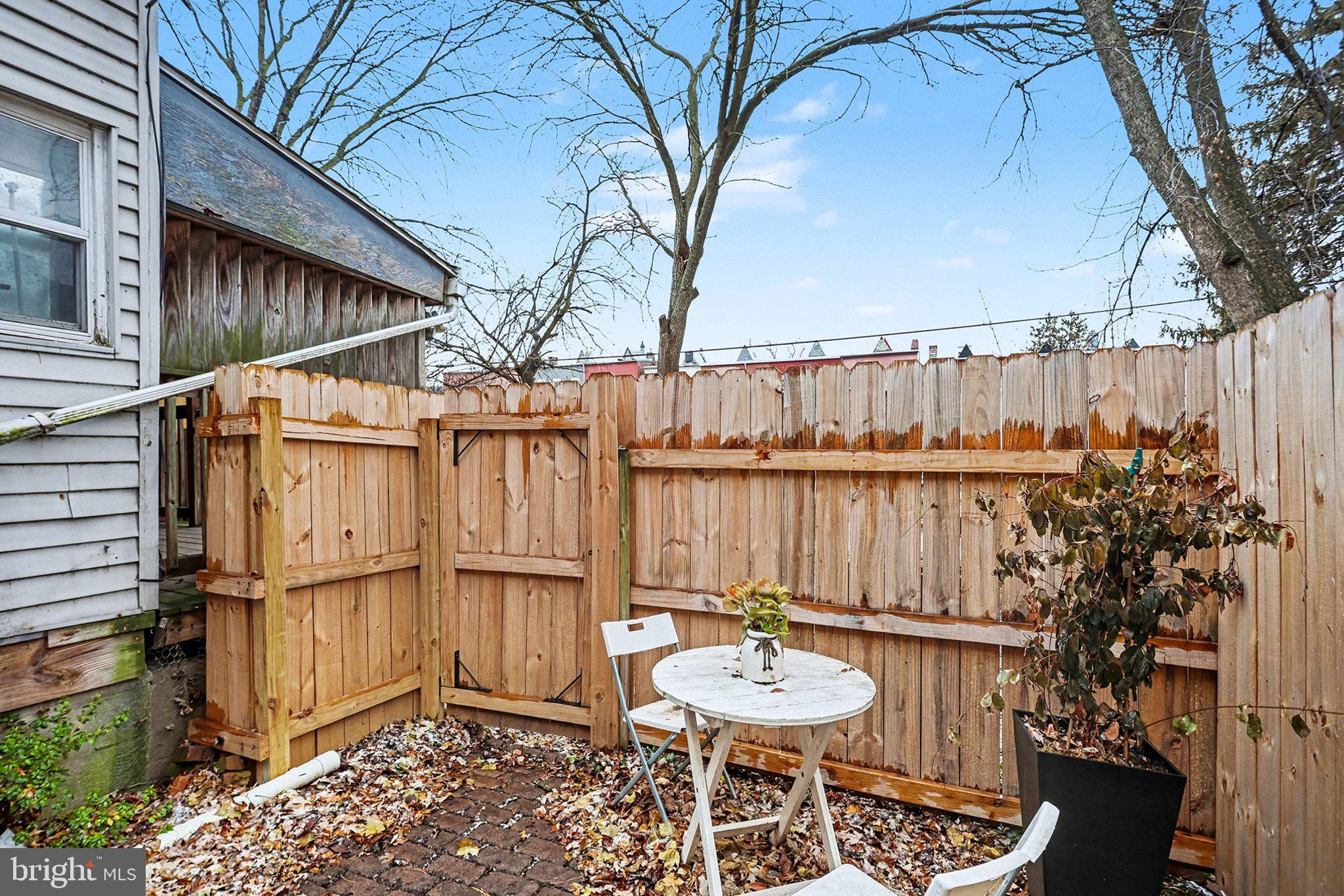 353 East Marion Street Lancaster, PA 17602 - Photo 27 of 28 a view of a chairs and table in the patio