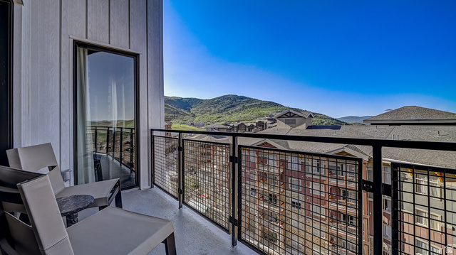 2417 West High Road, Unit 2515 Park City, UT 84098 - Photo 31 of 67 Balcony featuring a mountain view