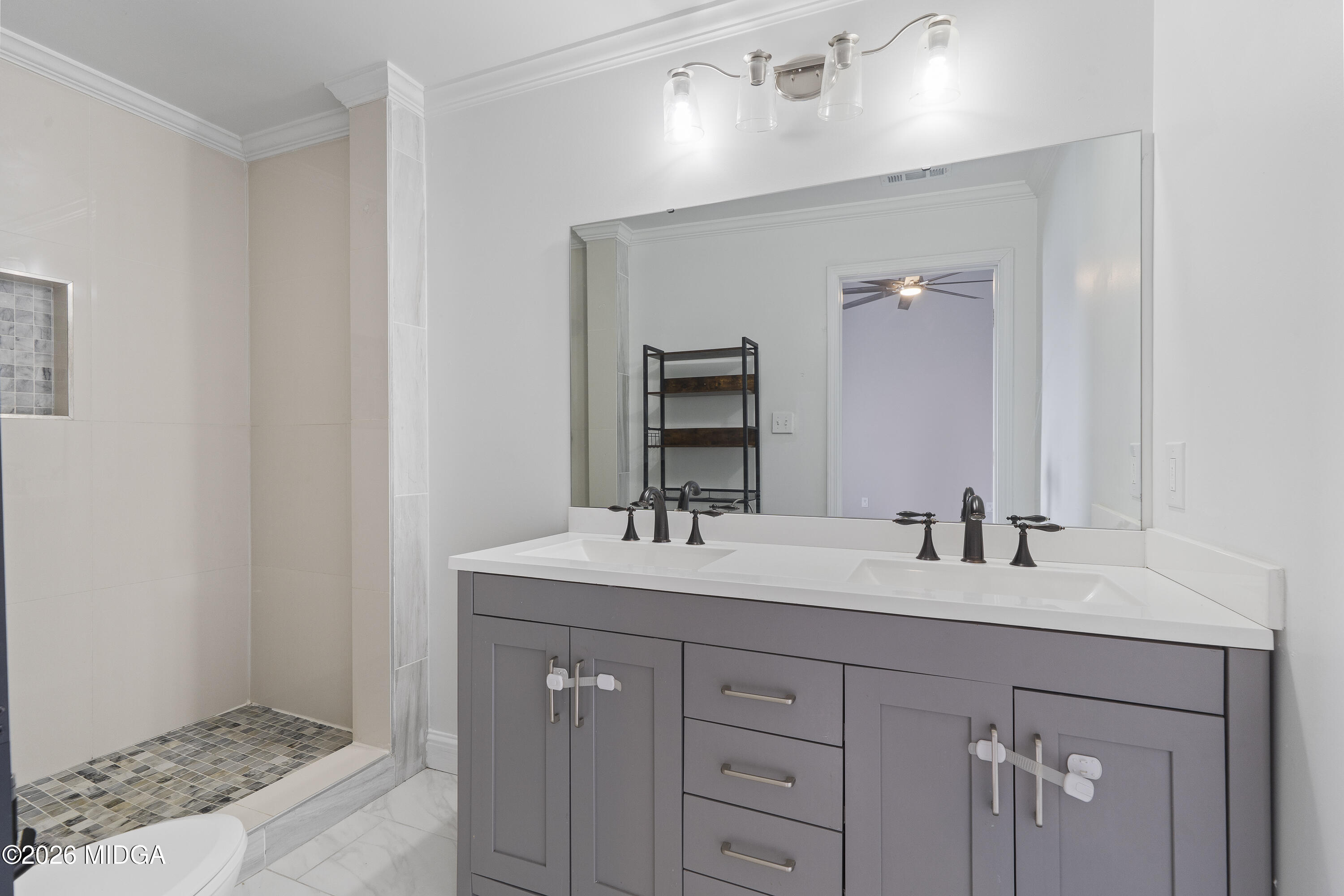 1471 Jackson Street Macon, GA 31201 - Photo 20 of 31 a bathroom with a sink and a mirror
