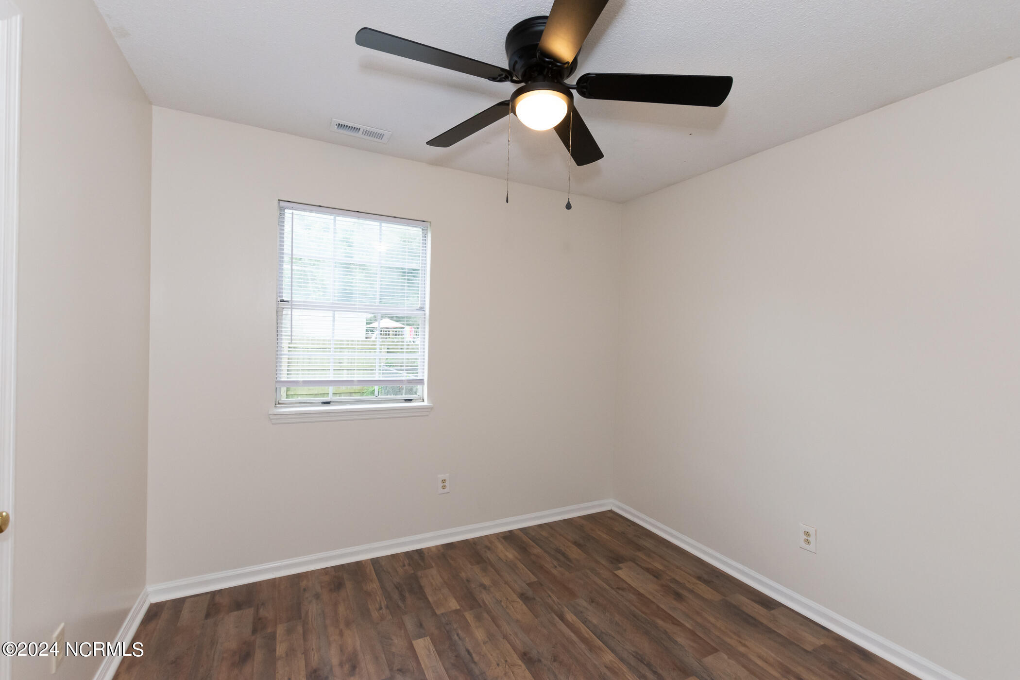 525 Raintree Circle Jacksonville, NC 28540 - Photo 31 of 47 525 Raintree Cir-36