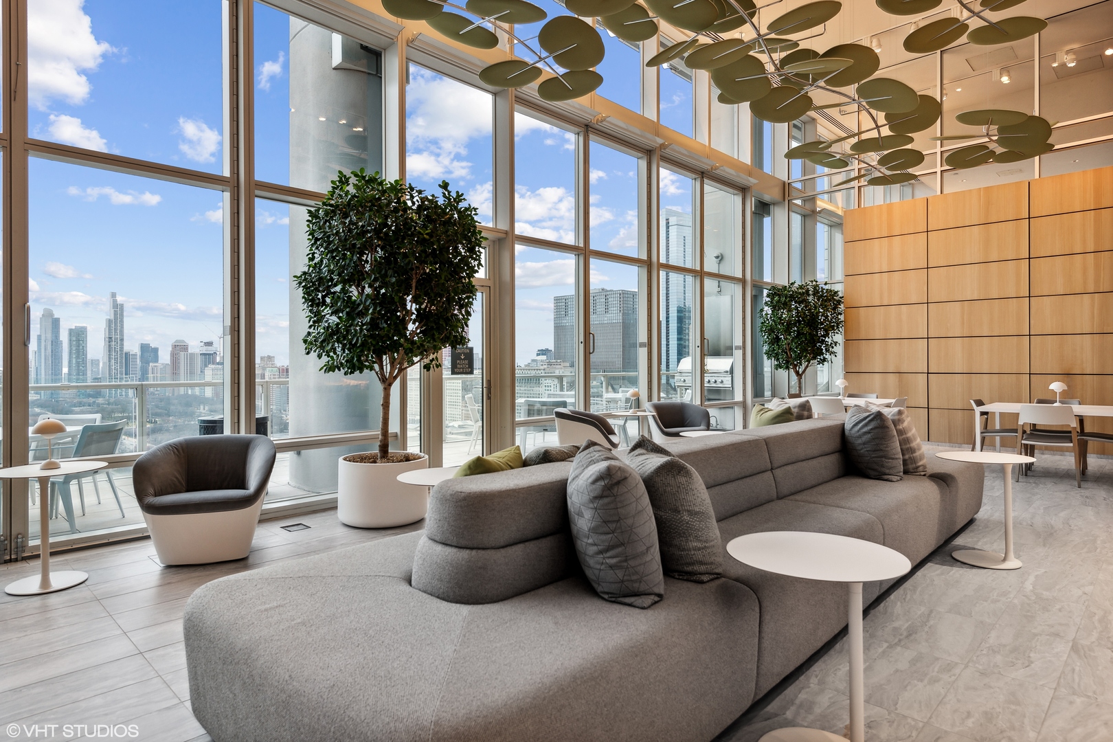 340 East Randolph Street, Unit 3304 Chicago, IL 60601 - Photo 34 of 39 a living room with furniture and a potted plant