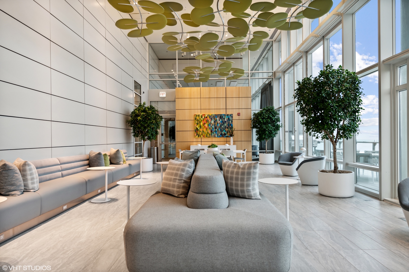 340 East Randolph Street, Unit 3304 Chicago, IL 60601 - Photo 36 of 39 a living room with furniture and a potted plant