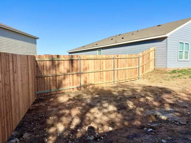 $1,950 | 509 Sycamore Court, Granbury, TX 76048