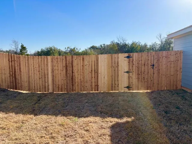 $1,950 | 509 Sycamore Court, Granbury, TX 76048