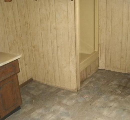 212 Summitt Road Madisonville, TN 37354 - Photo 12 of 23 BATHROOM 2