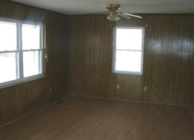 212 Summitt Road Madisonville, TN 37354 - Photo 5 of 23 LIVING ROOM