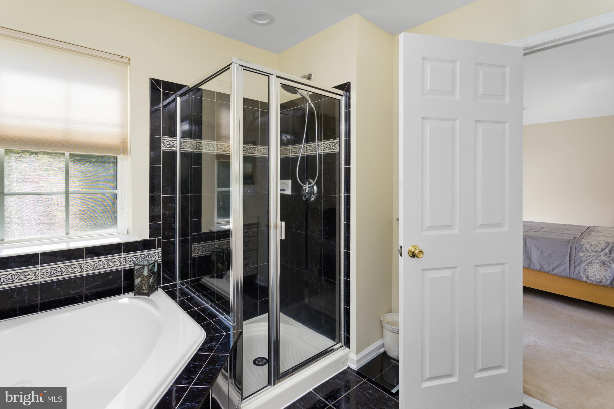 59 Birmingham Drive Columbus, NJ 08022 - Photo 30 of 45 a bathroom with a tub and a view of living room