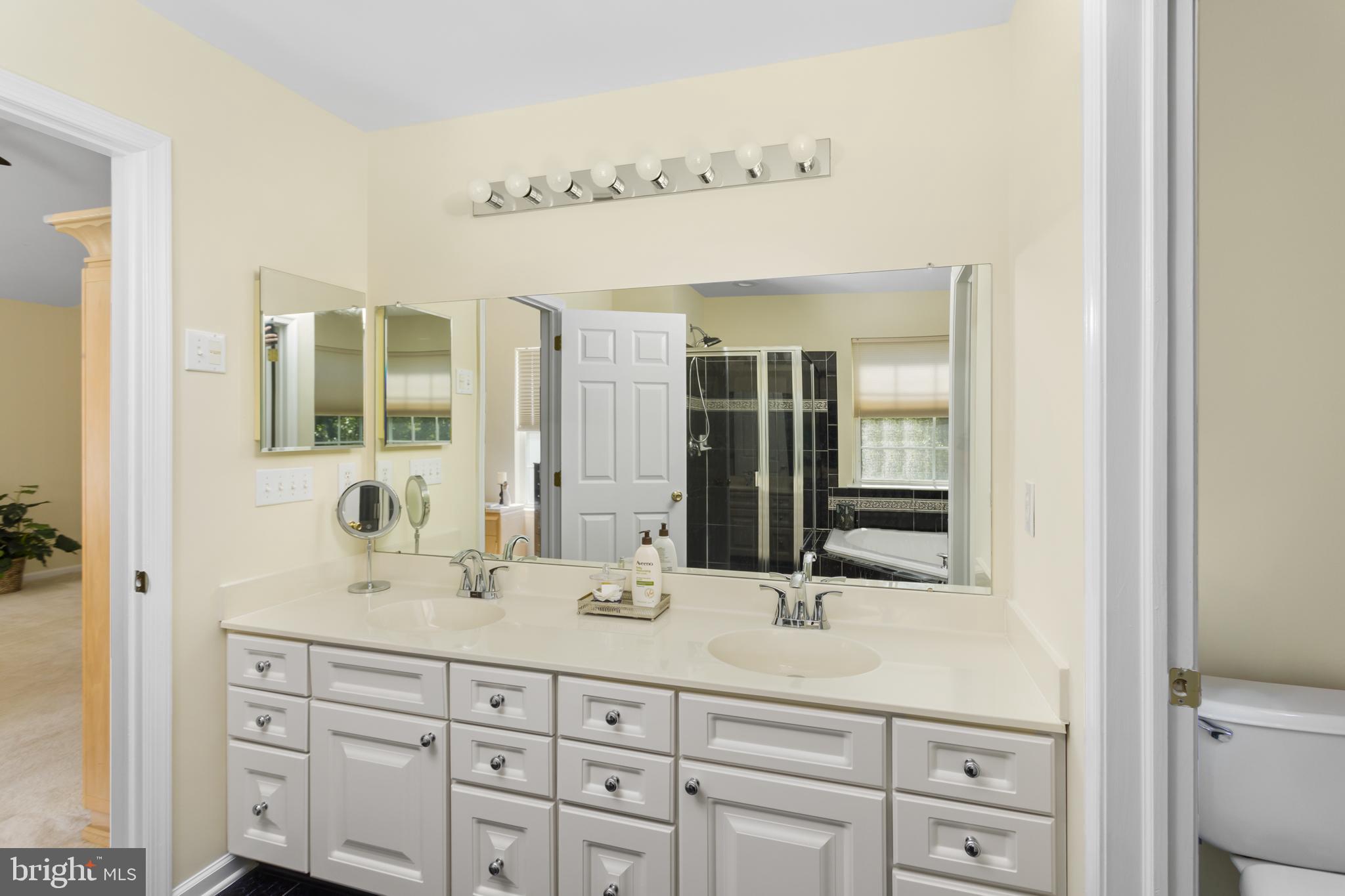 59 Birmingham Drive Columbus, NJ 08022 - Photo 31 of 45 a bathroom with a double vanity sink and a mirror